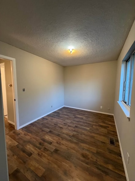 Building Photo - 913 W Shenandoah Dr