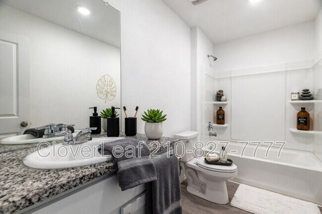 Building Photo - 2822 Millikan Dr
