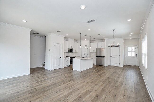 Building Photo - 266 Tiger Lily Dr