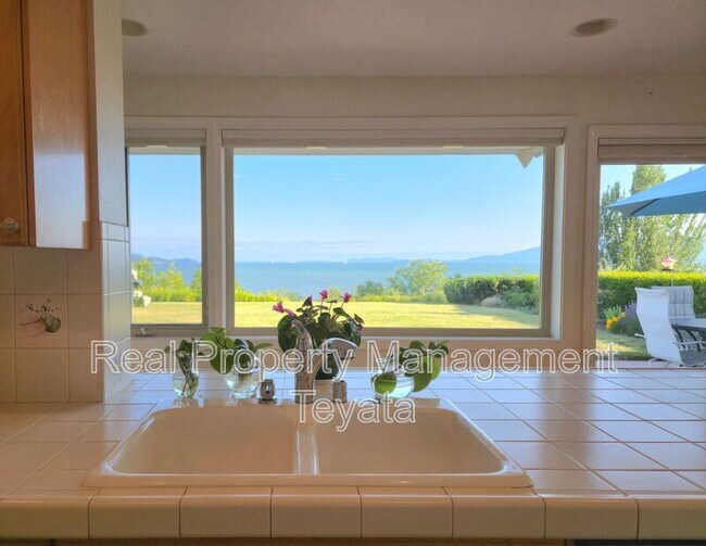 Building Photo - 3921 Cliffside Dr