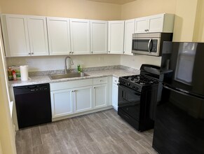 Building Photo - One Bedroom / May 1, 2026 / Pets Welcome