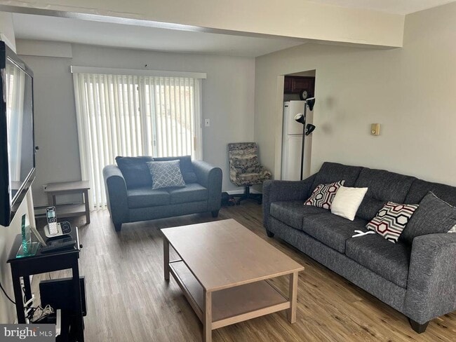 Building Photo - 69 Hampshire Rd