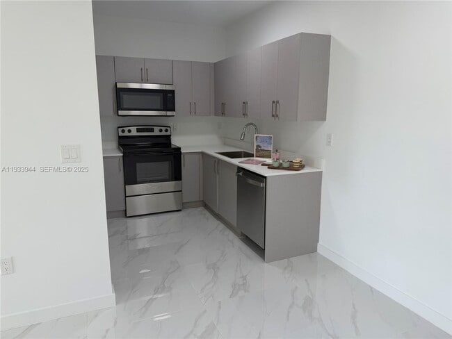 Building Photo - 2308 E 4th Ave