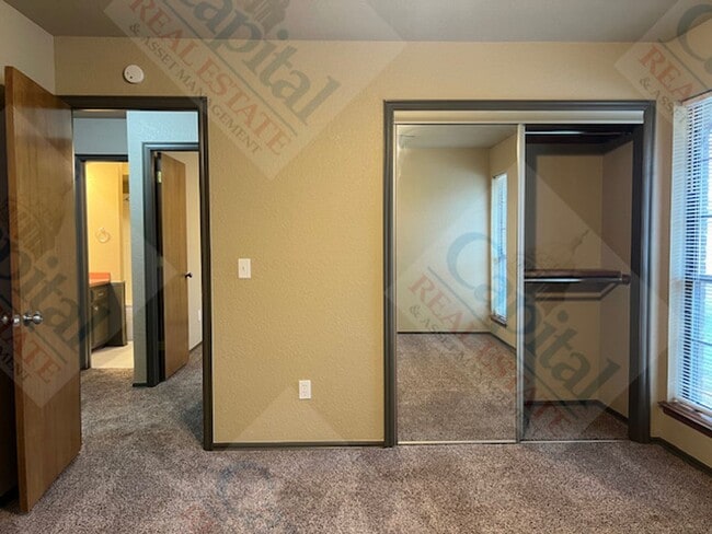 Building Photo - 2 Bedroom Duplex