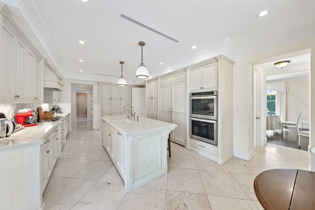 Building Photo - 210 Emerald Ln