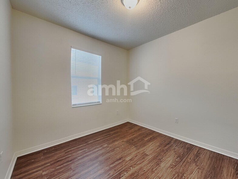 Building Photo - 10105 Granite Bay Dr