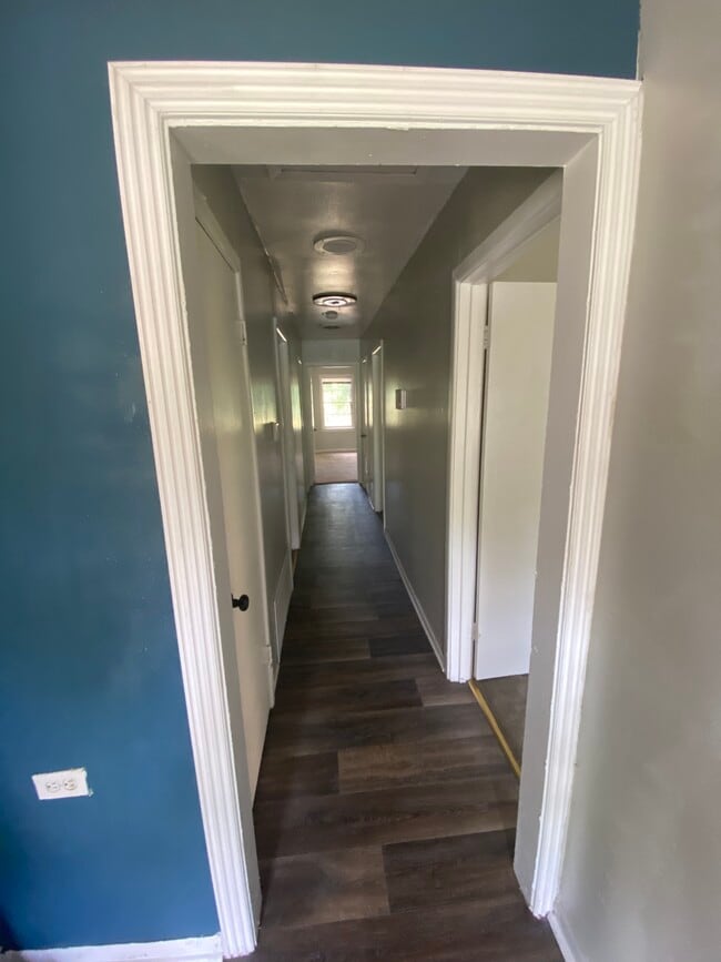 Building Photo - 2107 Spring St