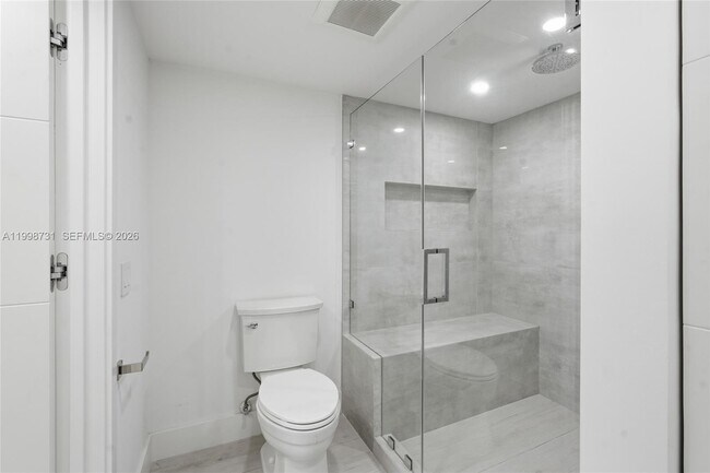 Building Photo - 251 Crandon Blvd