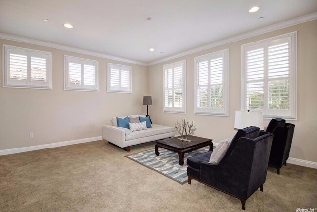Building Photo - Absolutely Stunning Home in Fabulous Pavil...
