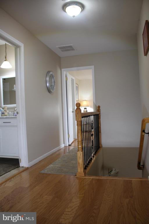 Building Photo - 219 Meadow Dr