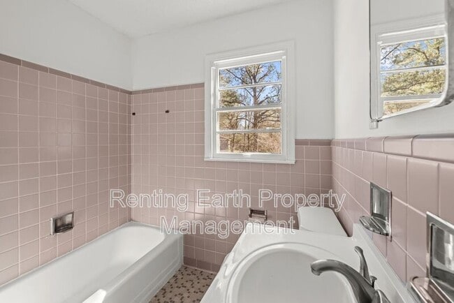 Building Photo - 416 Hearn Cir