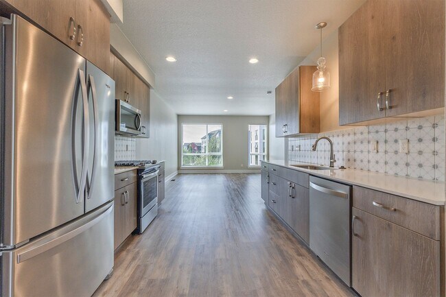 Building Photo - 17235 SW Goldcrest Ln
