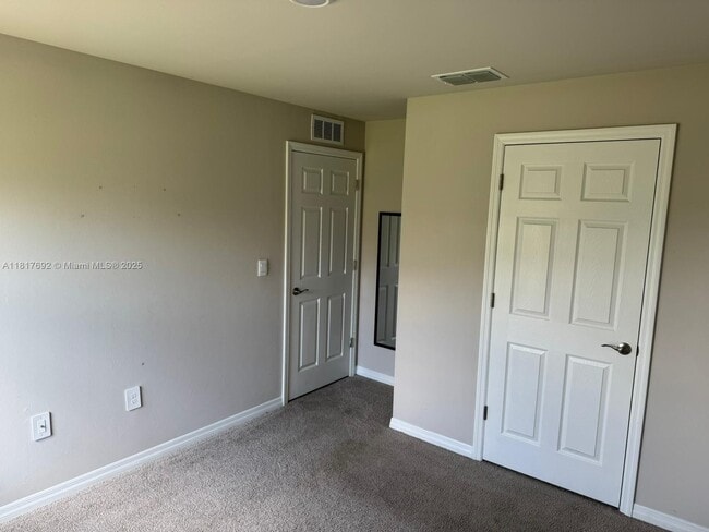 Building Photo - 150 Plantation Dr