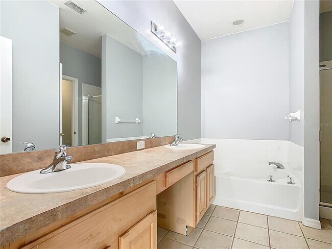 Building Photo - 2051 Winterset Dr
