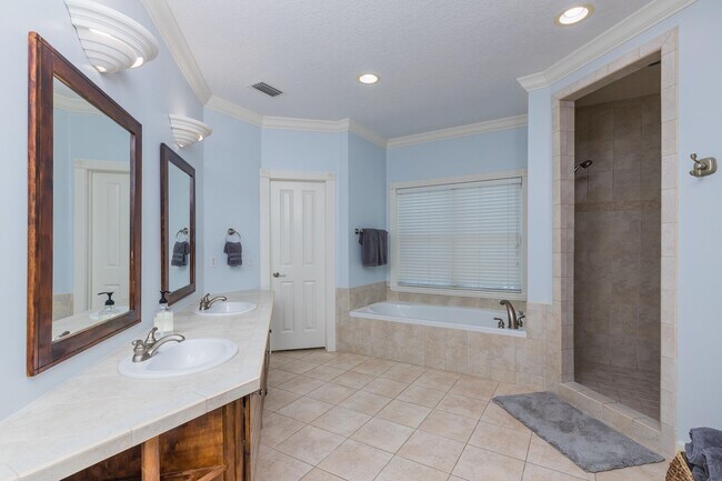 Building Photo - 313 S Forest Dune Dr