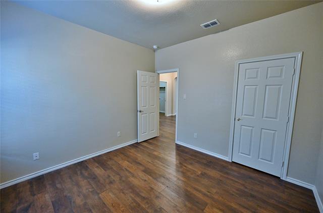 Building Photo - 916 Iona Dr