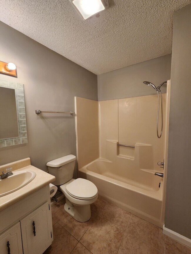 Building Photo - Charming 3BR Home with a Touch of Country in Dasher!