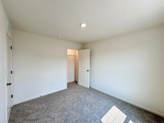 Building Photo - 2259 Glacier St