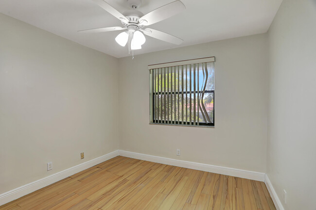 Building Photo - 9775 Riverside Dr