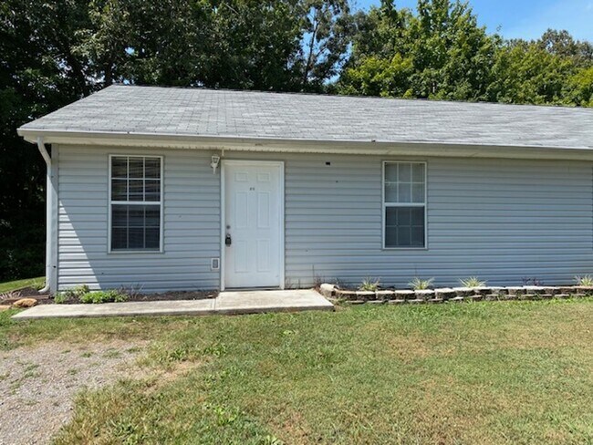 Building Photo - Maryville 37803 - 2-bedroom, 1-bath Duplex for Rent in Blount County - Call Chad Weeks (865) 567-...