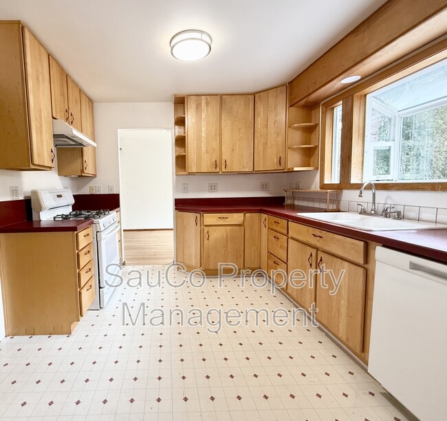 Building Photo - 4751 SW 53rd Ave