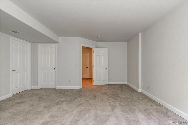 Building Photo - 552 Steele St