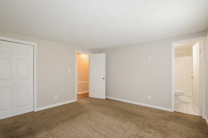 Building Photo - 3207 Sunderland Dr SW