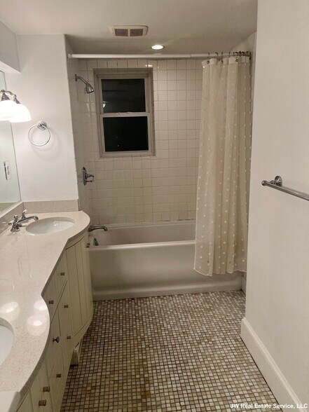 Building Photo - 67 Hancock St