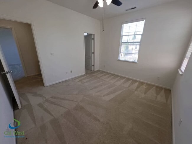 Building Photo - $5295 - 2 Story, 4 bed - 2 Bath Home in se...
