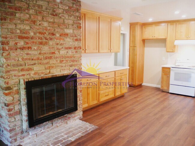 Building Photo - Remodeled 3 Bed 2 Bath 1,215 Sq Ft Citrus Heights Home