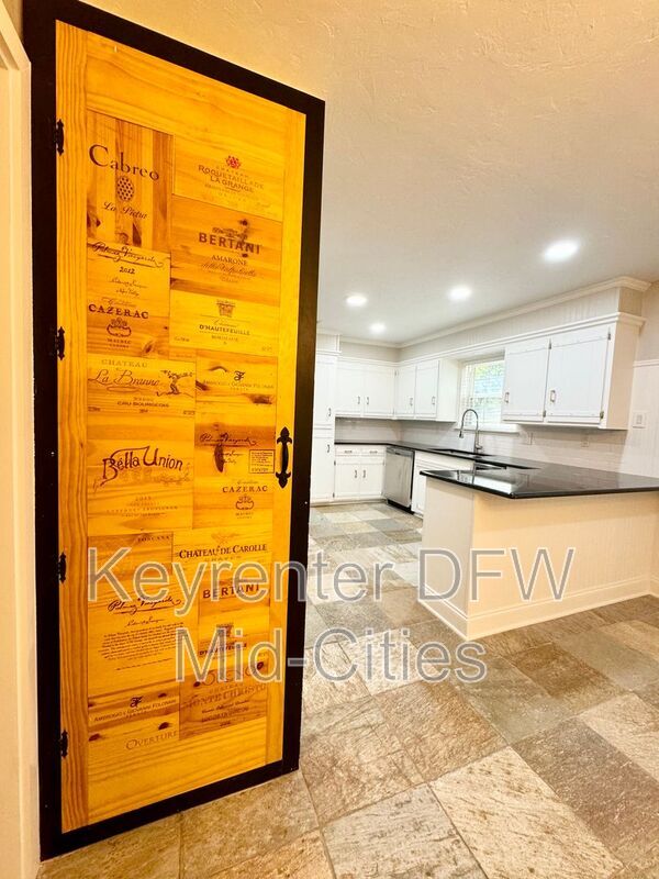 Building Photo - 1608 Durham Dr