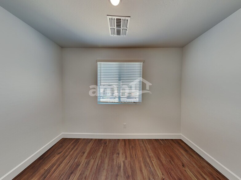 Building Photo - 17134 W Lawrence Ln