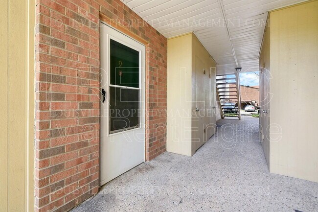 Building Photo - 7096 Wildwood Cir