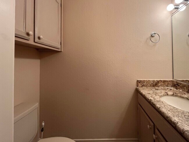 Building Photo - 809 Preston Dr