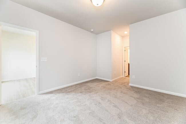 Building Photo - 7255 Bellacroft Dr