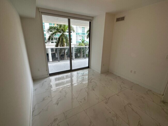 Building Photo - 488 NE 18th St