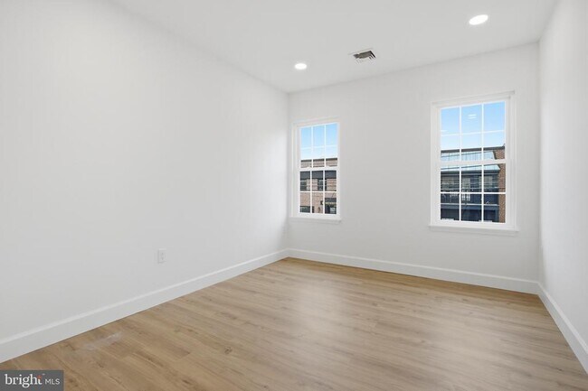 Building Photo - 100 W Front St