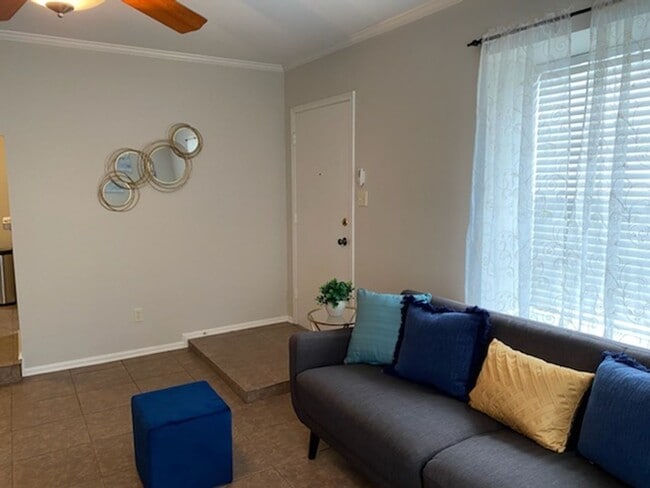 Building Photo - Coming Soon 1 Bed