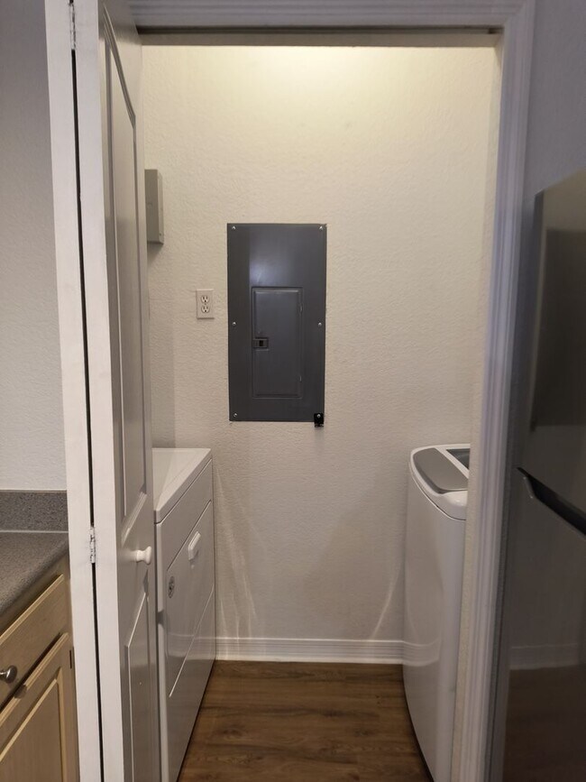 Building Photo - FREE RENT!!! Spacious condo in Gated Legacy Dunes