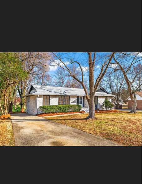 Building Photo - 2204 Dulaire Rd