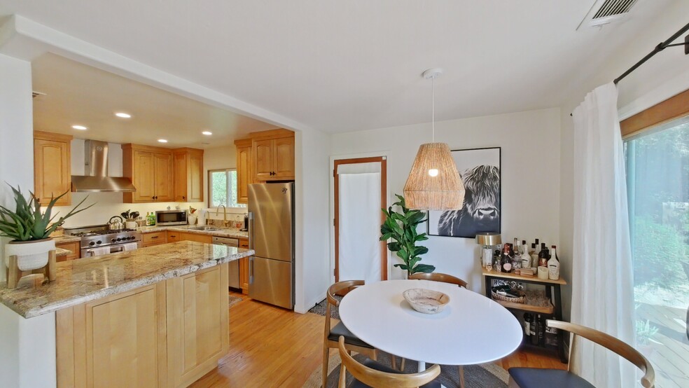 Dining area - 1720 1/2 Calle Poniente