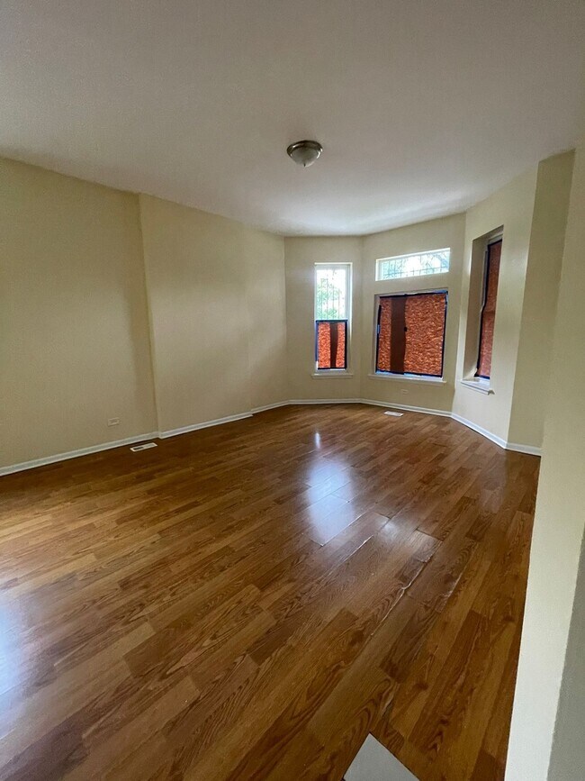 Building Photo - 1500 S Trumbull Ave