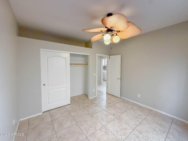 Building Photo - 203 W Cedar Dr