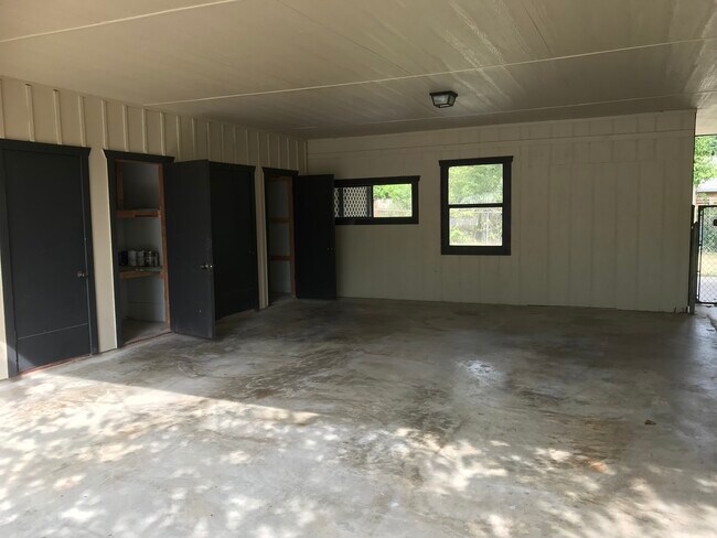 Building Photo - 823 Jackson St