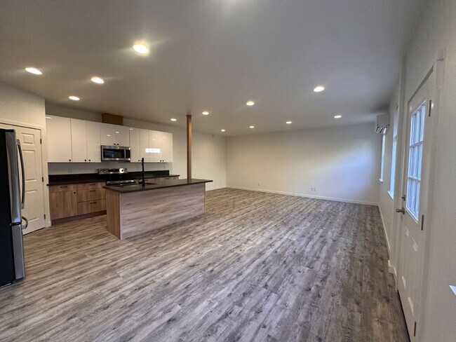 Building Photo - 20611 Independence Way