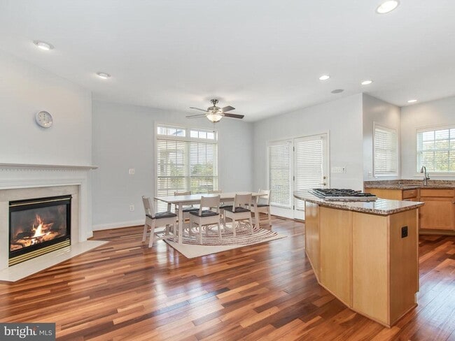 Building Photo - 25813 Mews Terrace