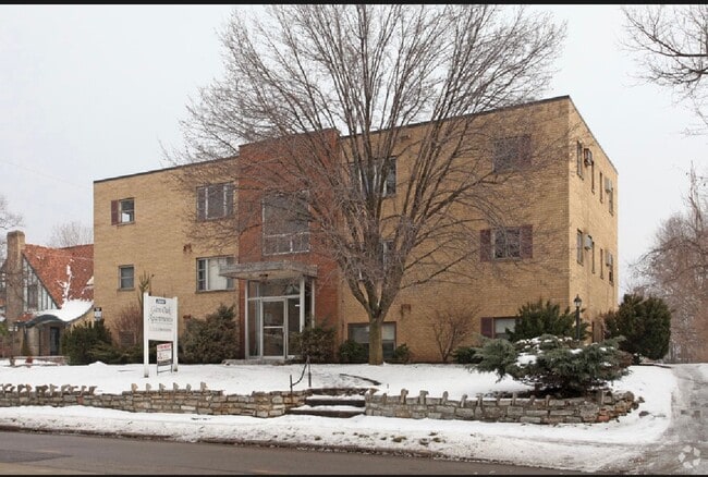 Interior Photo - Glen Oaks Apartments