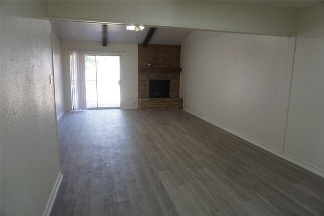 Building Photo - 1913 Normal Park Dr