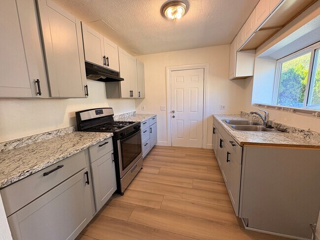 Building Photo - 15635 Curtis Ave