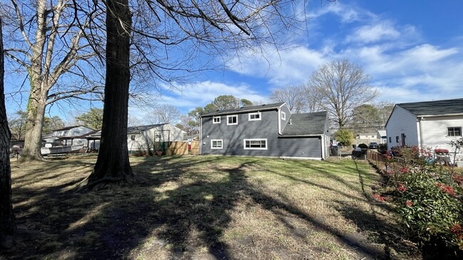 Building Photo - 329 Jacqueline Ave